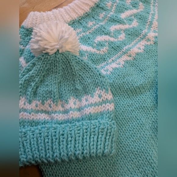 Child's Fair Isle Crewneck Pullover With Matching Toque - Acrylic - New - Picture 3 of 8
